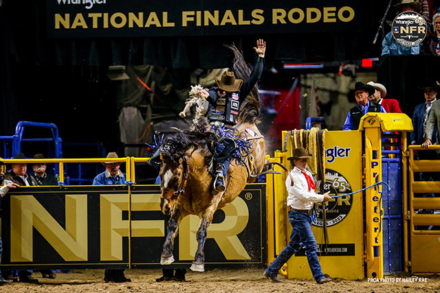 Zeke Thurston - WNFR Round 8